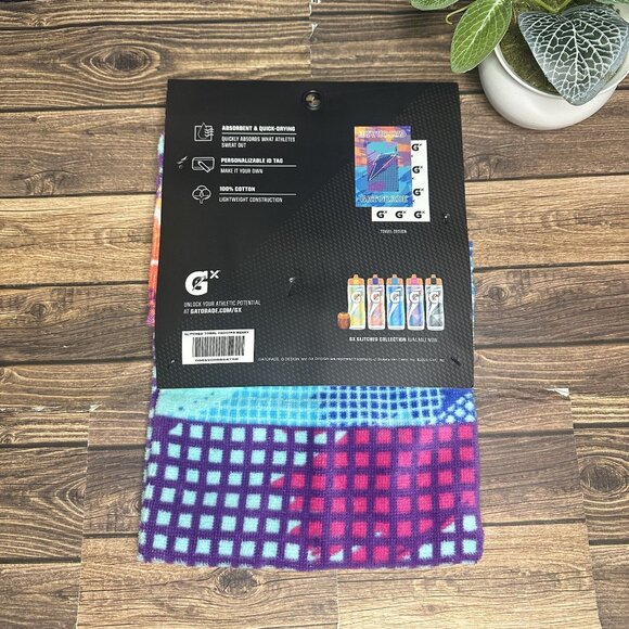 NWT Gatorade Sports Towel Glitched Collection Size 16" x 25" (Frosted Berry) - Picture 6 of 11
